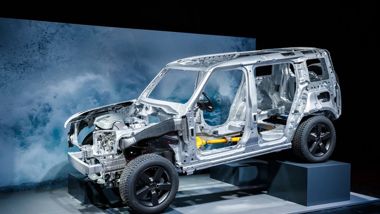 slide image for gallery: 24993 | Land Rover Defender