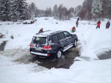 slide image for gallery: 18946 | Land Cruiser 200