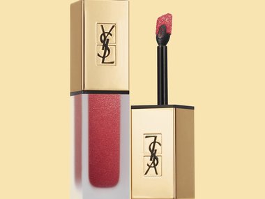 Slide image for gallery: 10114 | Стойкая жидкая матовая помада Tatouage Couture, оттенок Chrome Red Clash, Yves Saint Laurent