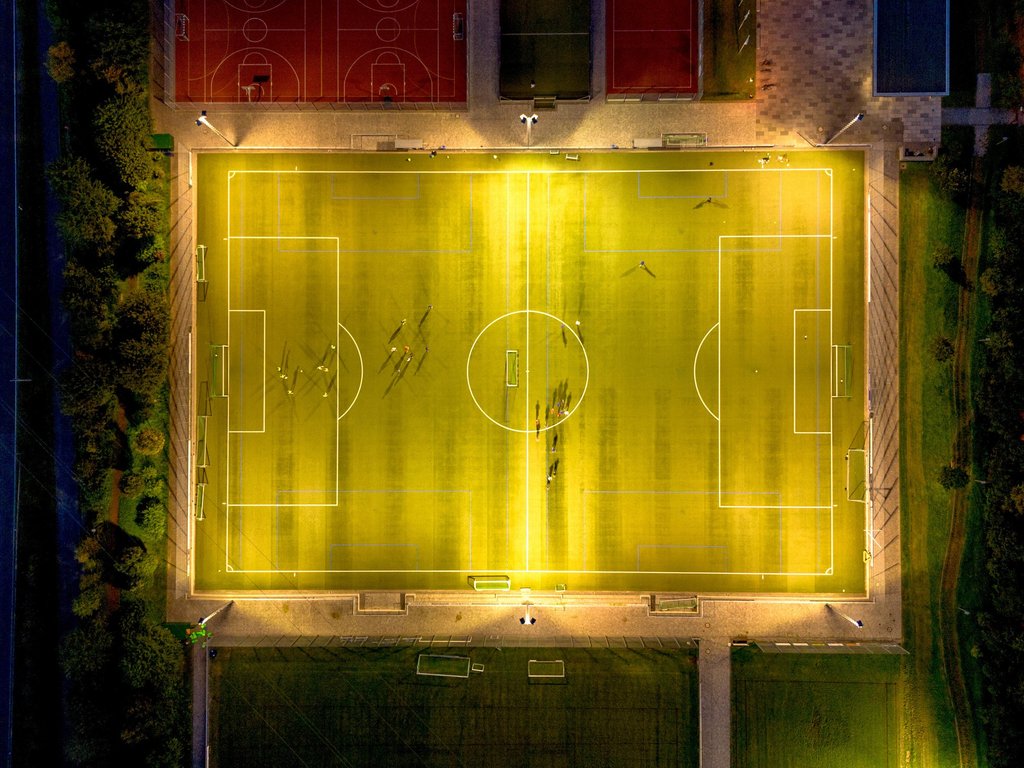Размер футбольного поля: стандарты длины, ширины и площади в метрах