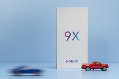 Официальные коробки Honor 9X из рекламных материалов компании