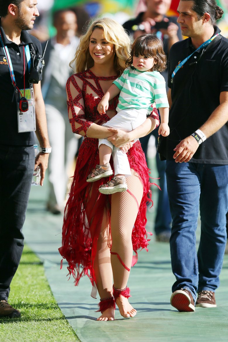 Шакира с сыном Миланом во время финала чемпионата мира по футболу
