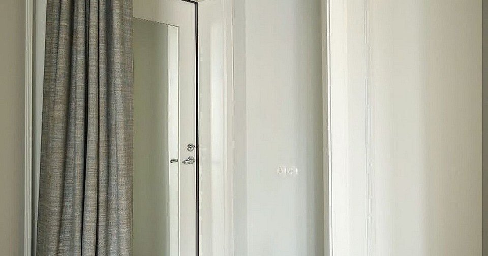 Шторы на дверной проем: как стильно оформить портал текстилем и не только (52 фото)