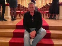 Content image for: 520805 | 58-летний Сергей Жигунов пришел в Большой театр в джинсах и рубашке