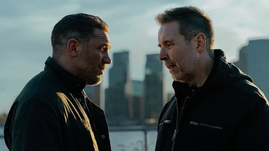 Том Харди и Пэдди Консидайн в сериале «Гангстерленд» 