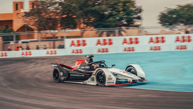 slide image for gallery: 26951 | Гонка 2 чемпионата Formula E 2019/2020