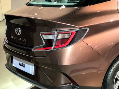 slide image for gallery: 25624 | Hyundai Aura