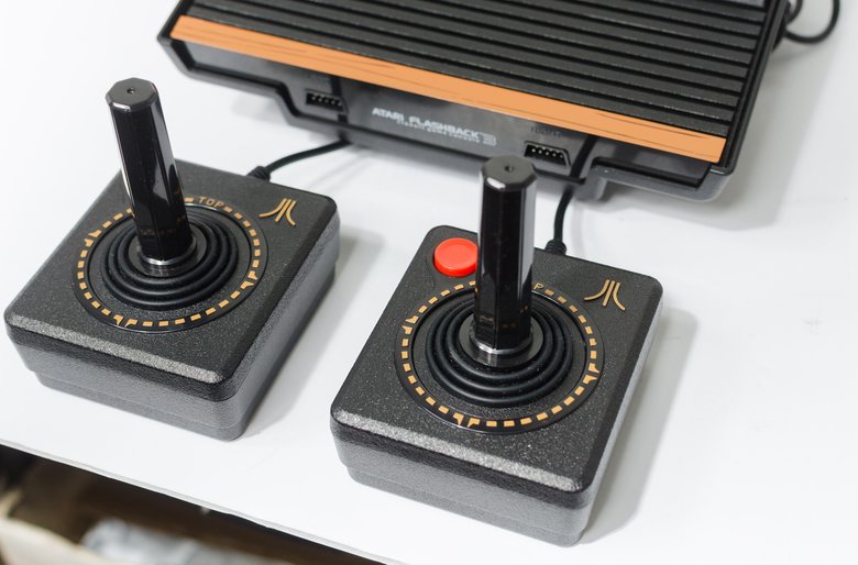 Контроллеры для Atari Flashback. Фото: Depositphotos