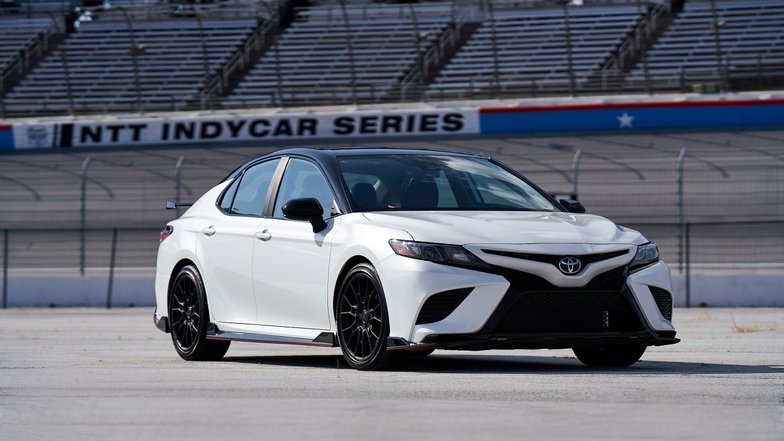 slide image for gallery: 26098 | Toyota Camry TRD