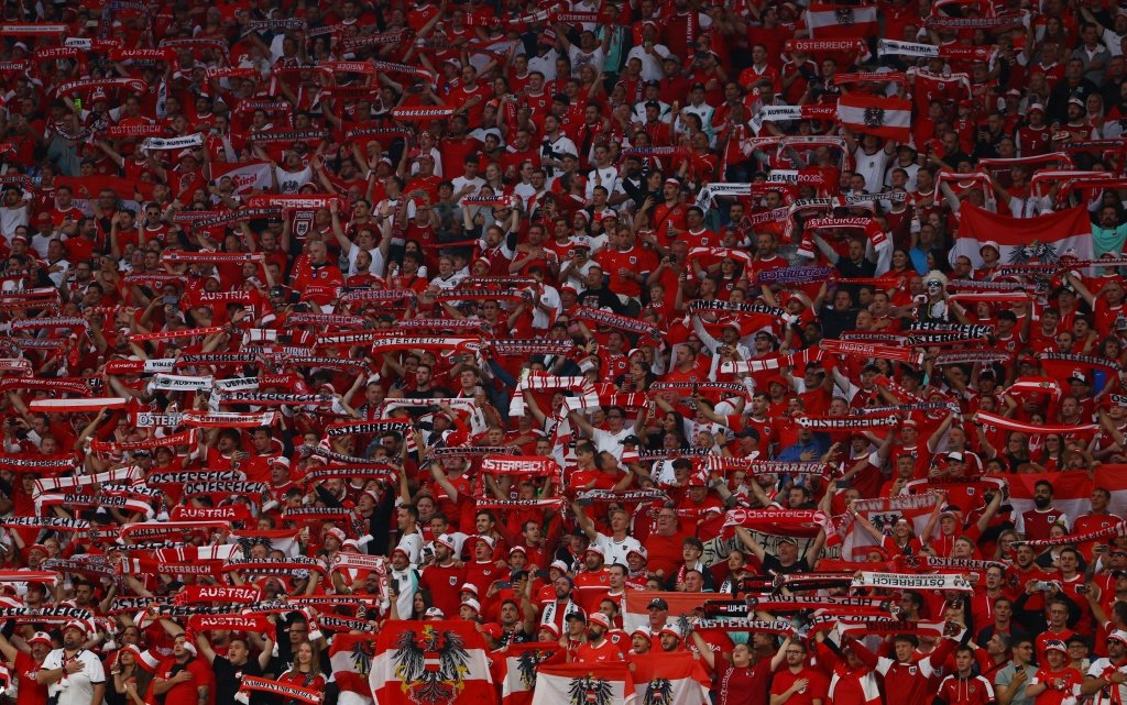 Фанаты Австрии выкрикивали расистские лозунги перед матчем с Турцией