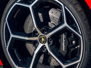 slide image for gallery: 26632 | Lamborghini Hurracan EVO Mail