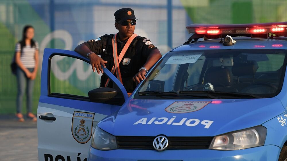 Полицейский прострелил ногу вратарю «Гремио Анаполис» во время беспорядков