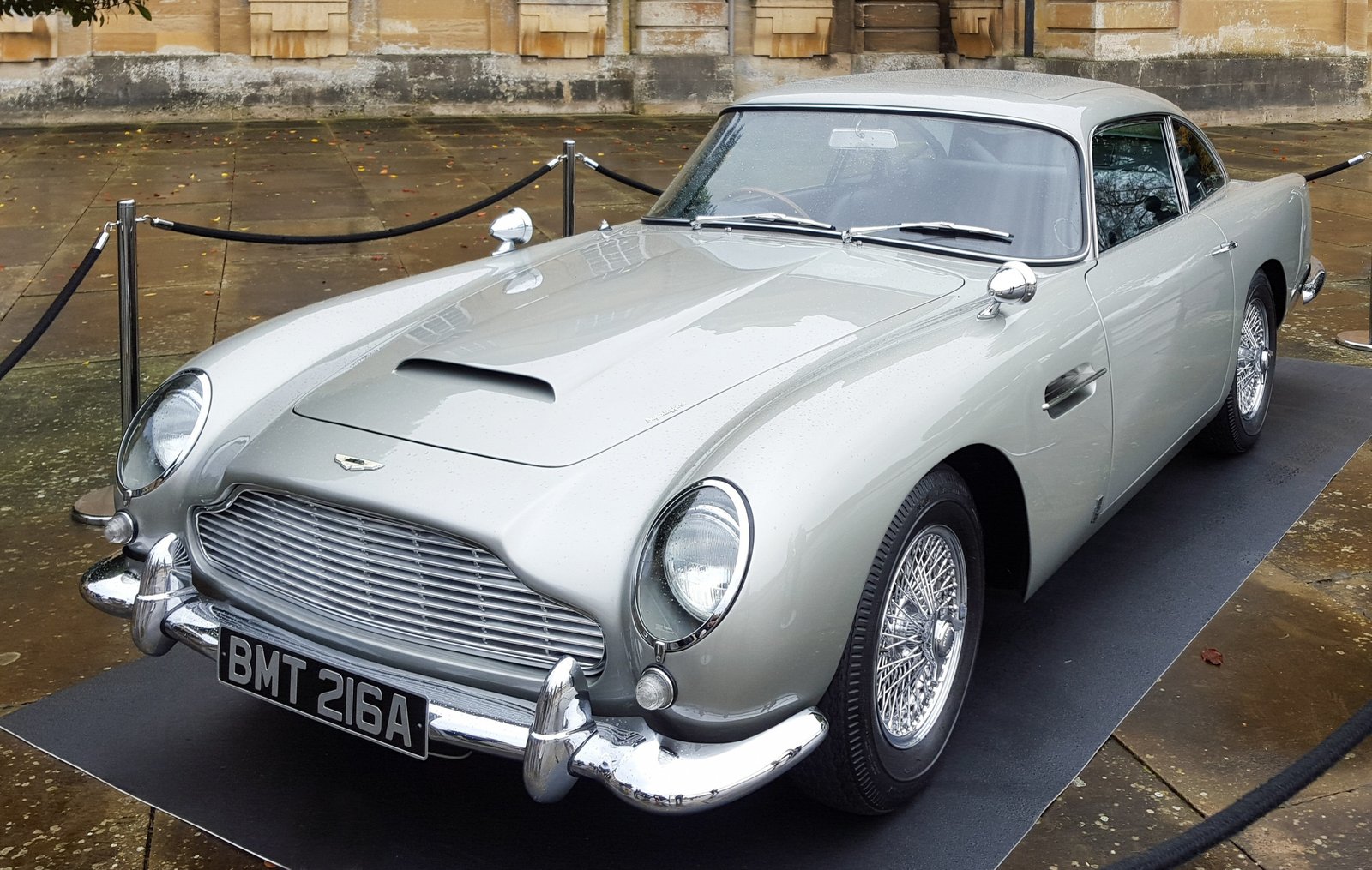 Aston Martin DB5: звездный авто Шона Коннери и лучшая машина 007