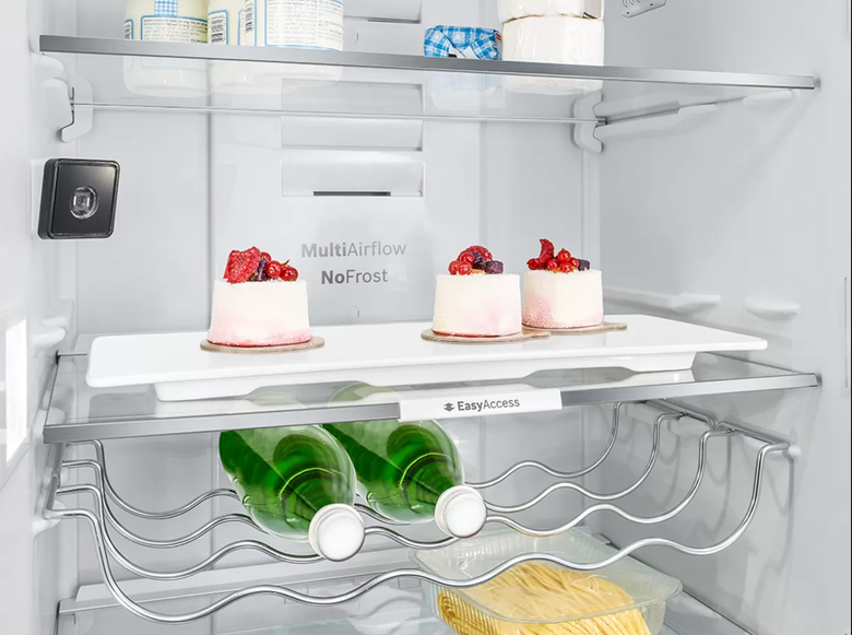 Умный холодильник с камерой внутри / Источник: Bosch