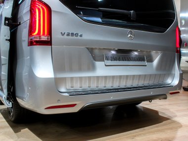 slide image for gallery: 17829 | Mercedes-Benz V-class. Франкфурт 2015