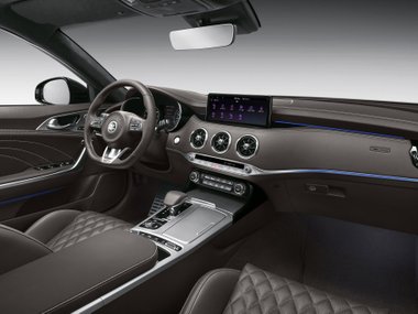 slide image for gallery: 26409 | Новый и старый Kia Stinger