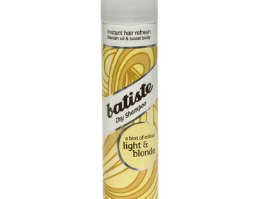 Slide image for gallery: 3108 | Сухой шампунь для блондинок Dry Shampoo Light And Blonde, Batiste, 600 руб./$18