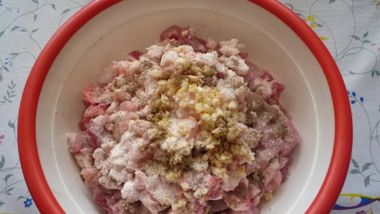 Колбаса из свинины в кишке в домашних условиях - рецепт с пошаговыми фото