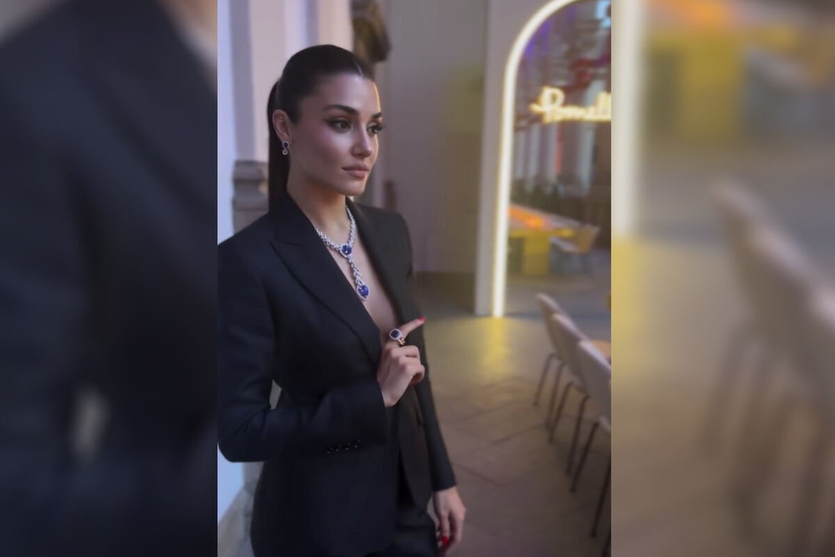 Невеста турецкого миллиардера вышла на публику в жакете на голое тело