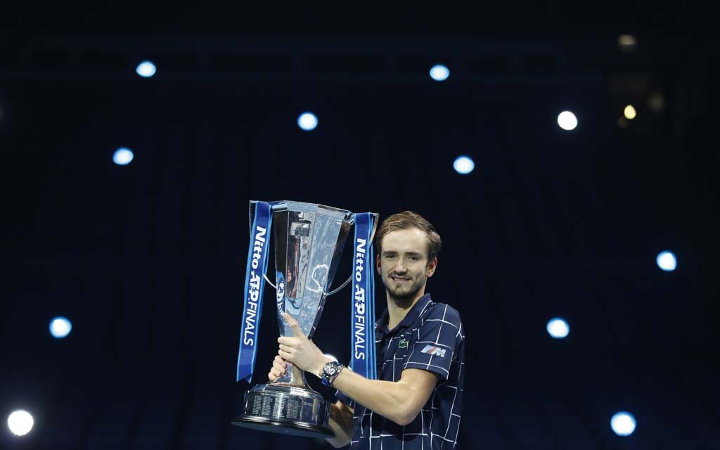 Даниил Медведев возглавил чемпионскую гонку на старте сезона АТР