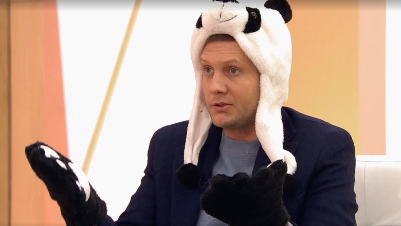 Борис Корчевников в образе панды в телешоу «Жизнь и судьба» на телеканале «Россия 1»
