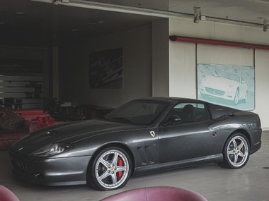 slide image for gallery: 26391 | Porsche Carrera GT