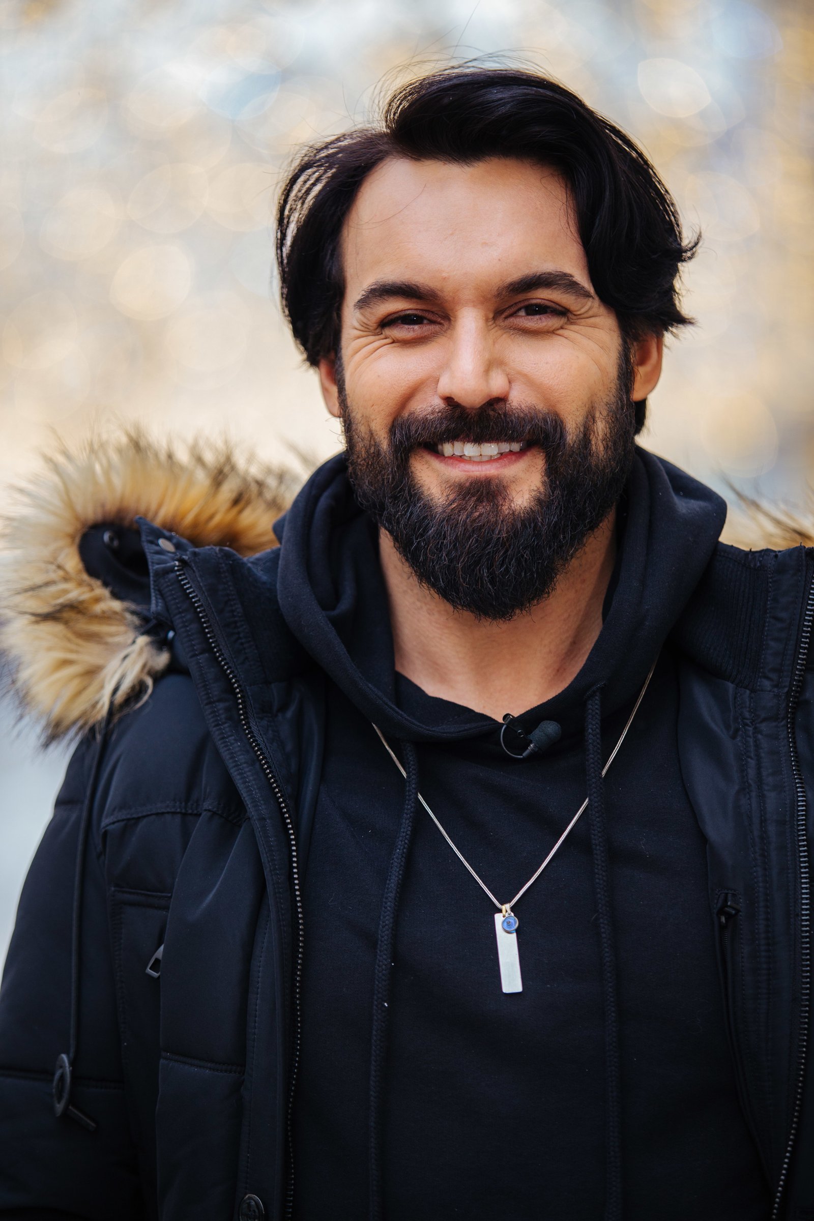 Эрсан дуру биография. Турецкий актер Алиэр Сандуров.