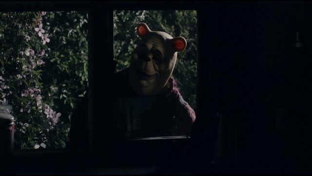 Кадр из фильма «Винни-Пух: Кровь и мед»