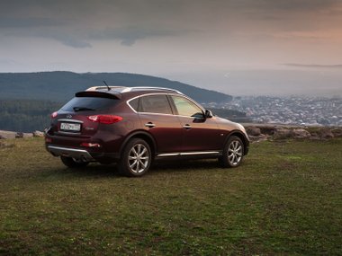 slide image for gallery: 21359 | Infiniti QX50