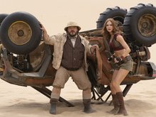 Джек Блэк и Карен Гиллан в фильме «Джуманджи: Зов джунглей» Джек Блэк и Карен Гиллан в фильме «Джуманджи: Зов джунглей»