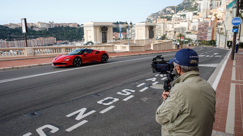 slide image for gallery: 26054 | Ferrari SF90 Stradale