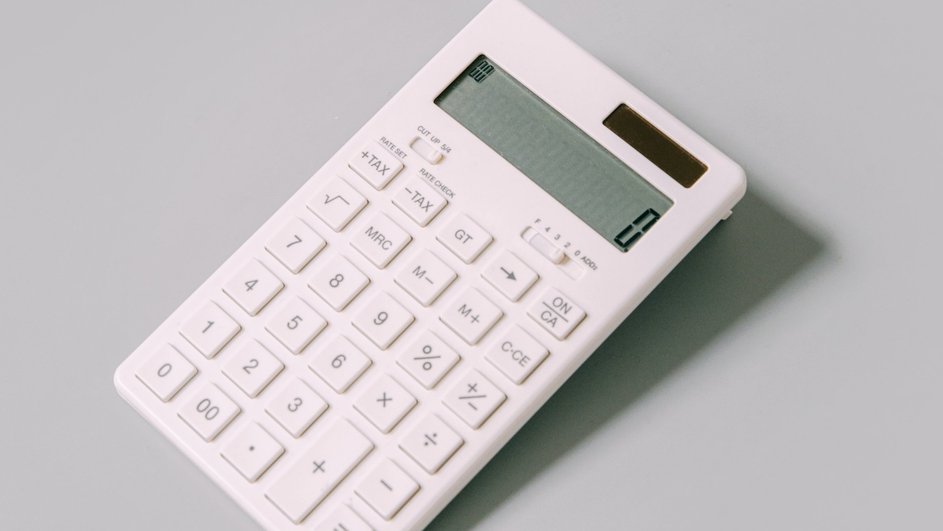 Белый калькулятор