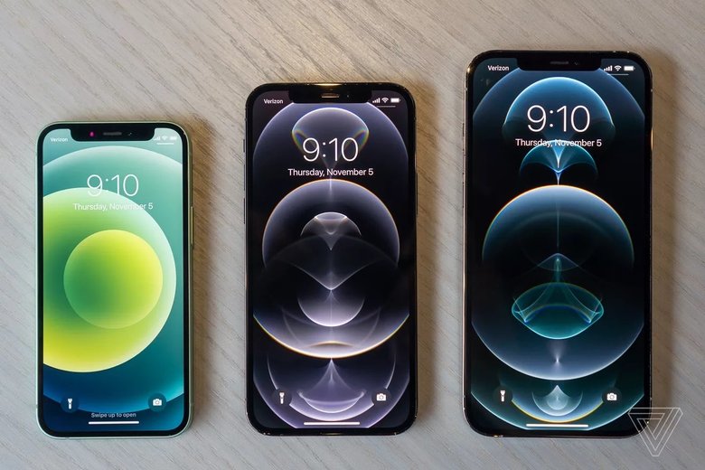 iPhone 12 mini (5,4 дюйма), 12 Pro (6,1 дюйма) и 12 Pro Max (6,7 дюйма). Фото The Verge