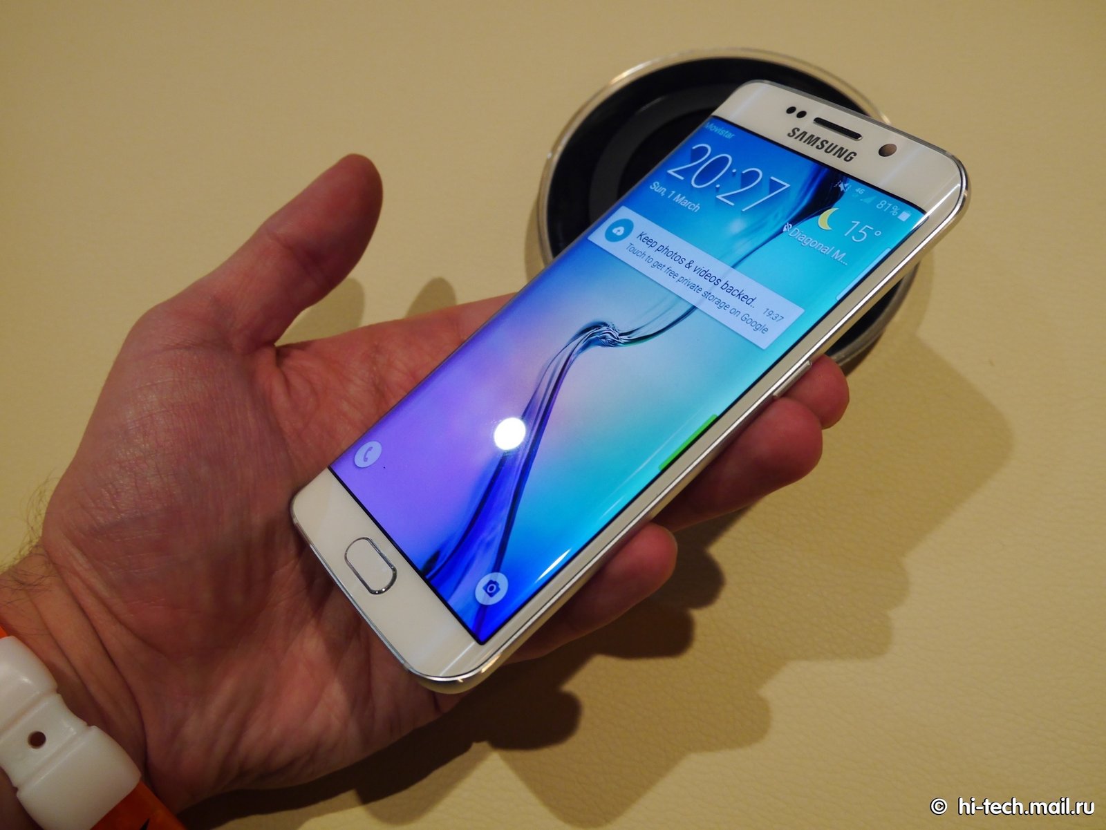 Samsung GALAXY S6 edge на MWC 2105: топовый смартфон с необычным экраном -  Hi-Tech Mail.ru