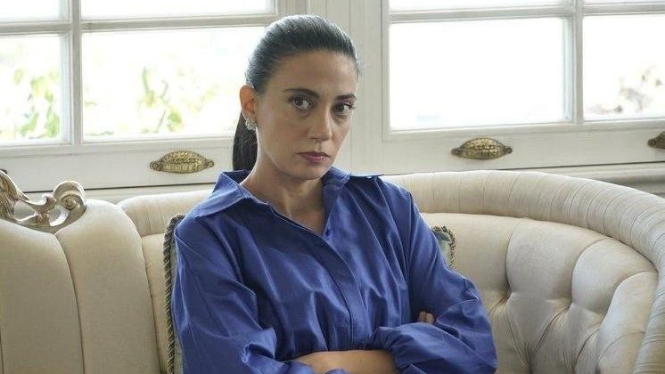 Джерен Каракоч в роли Нурсемы в сериале «Клюквенный щербет» Джерен Каракоч в роли Нурсемы в сериале «Клюквенный щербет»