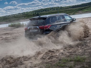 slide image for gallery: 26464 | Обновленный Mitsubishi Outlander