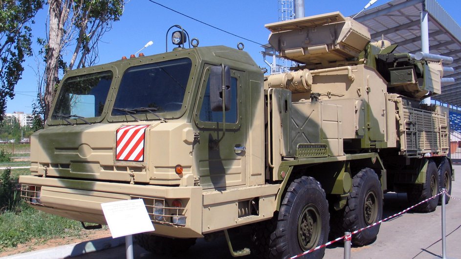 Боевая машина 72В6Е ЗРПК "Панцирь-С1" на колёсном шасси БАЗ. Боевая машина 72В6Е ЗРПК "Панцирь-С1" на колёсном шасси БАЗ.