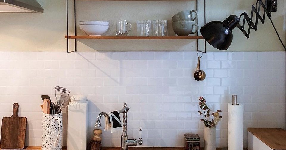 9 удобных и красивых идей для хранения возле раковины на кухне