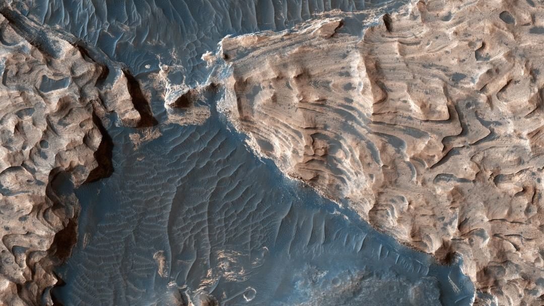 Озеро древний мир. Долины Маринер на Марсе вода. Озера Феникс (плато солнца) Марс. Рельеф дна черного моря без воды.