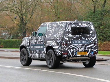 slide image for gallery: 24068 | Land Rover Defender