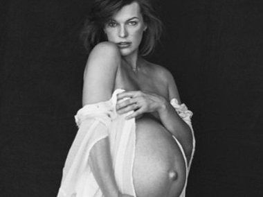 Slide image for gallery: 5872 | Милла Йовович в фотосессии на последних неделях беременности