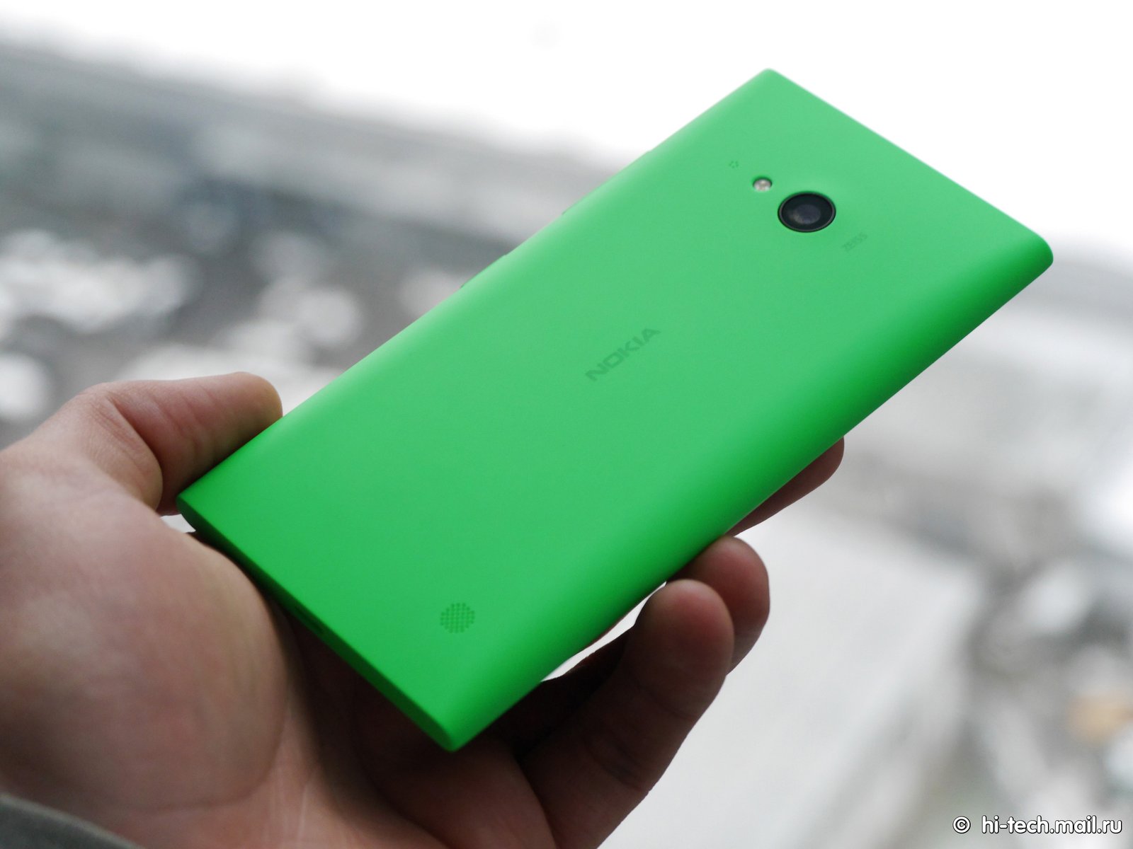 Обзор Nokia Lumia 735: недорогой смартфон с беспроводной зарядкой - Hi-Tech  Mail.ru