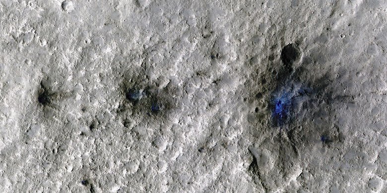 Фотография места падения того самого метеорита на Марсе. Фото: NASA