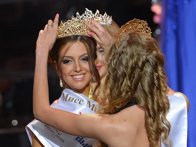 Корону победительницы престижного конкурса получила 22-летняя Оксана Воеводина