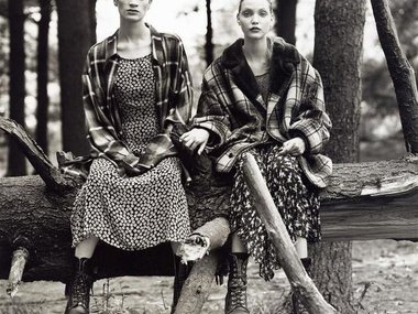 Slide image for gallery: 2555 | Кристен МакМенами и Надя Ауэрман для Vogue US, 1992 год