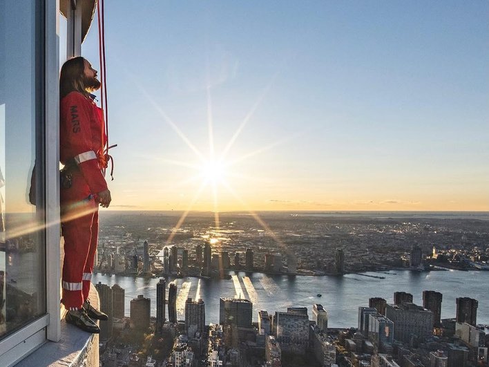 Джаред Лето карабкается на Empire State Building Джаред Лето карабкается на Empire State Building