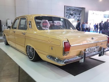 slide image for gallery: 23731 | Неформалы московской автомобильной выставки. Америка