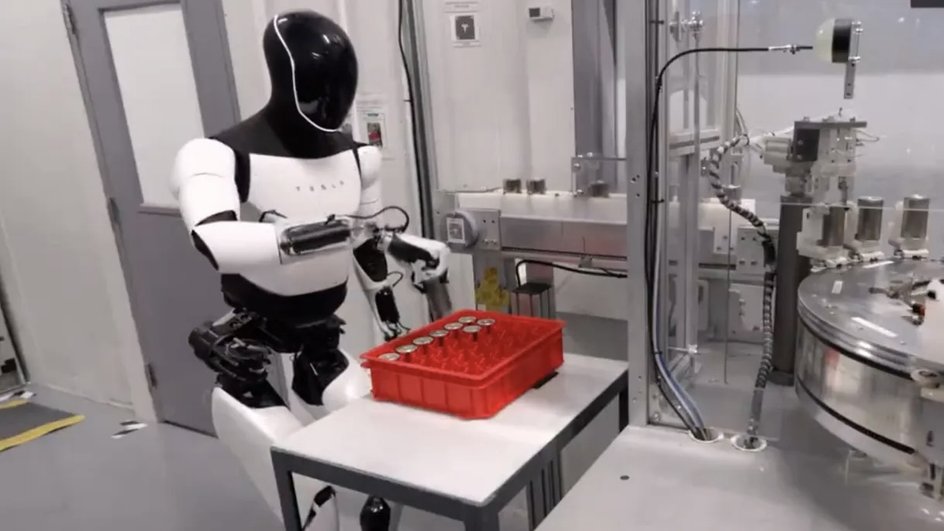 Робот Optimus на заводе Tesla