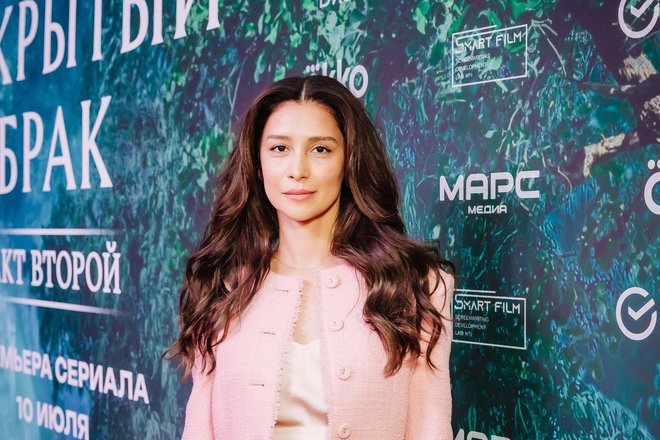 Равшана Куркова на премьере сериала «Открытый брак. Второй акт», фото: пресс-служба Равшана Куркова на премьере сериала «Открытый брак. Второй акт», фото: пресс-служба