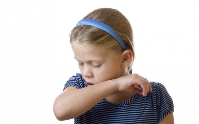 Чем лечить постоянный сухой кашель у ребенка: обзор препаратов